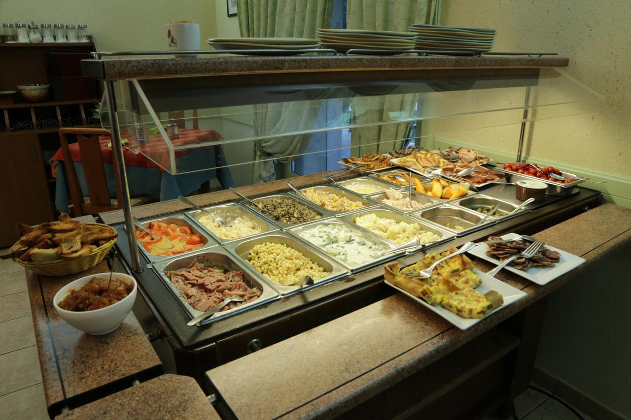 Hotel Restaurant De La Roche Les Sauvages  Экстерьер фото