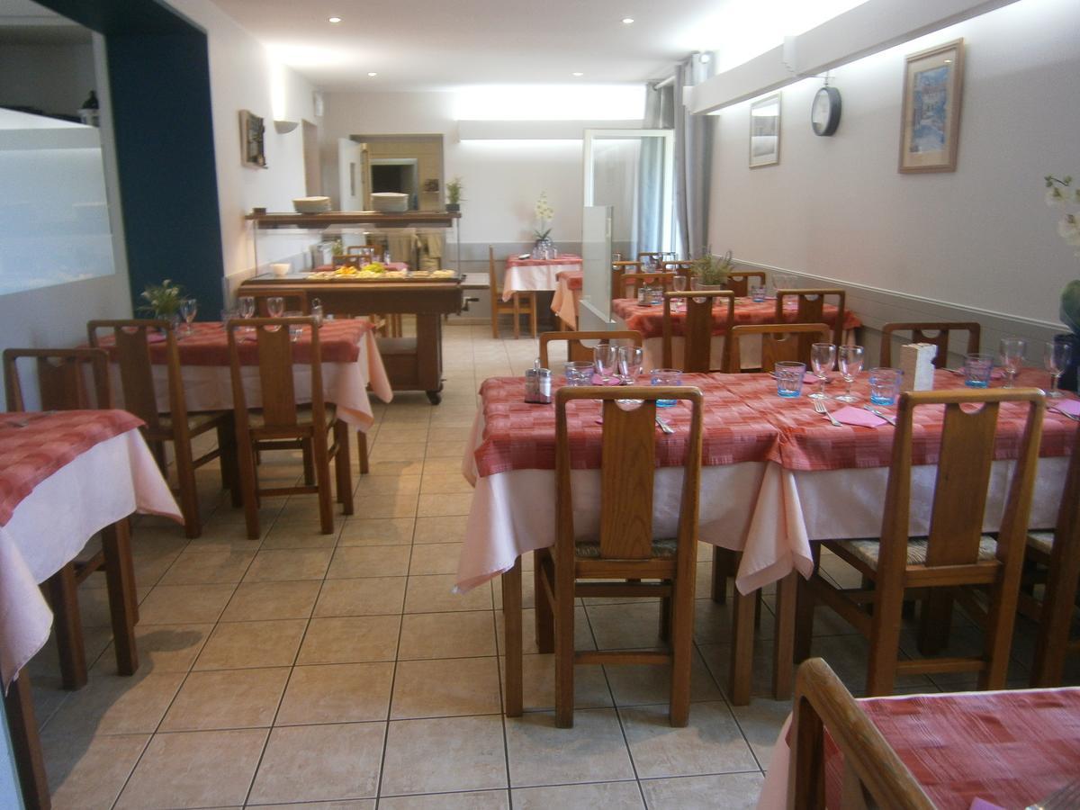 Hotel Restaurant De La Roche Les Sauvages  Экстерьер фото